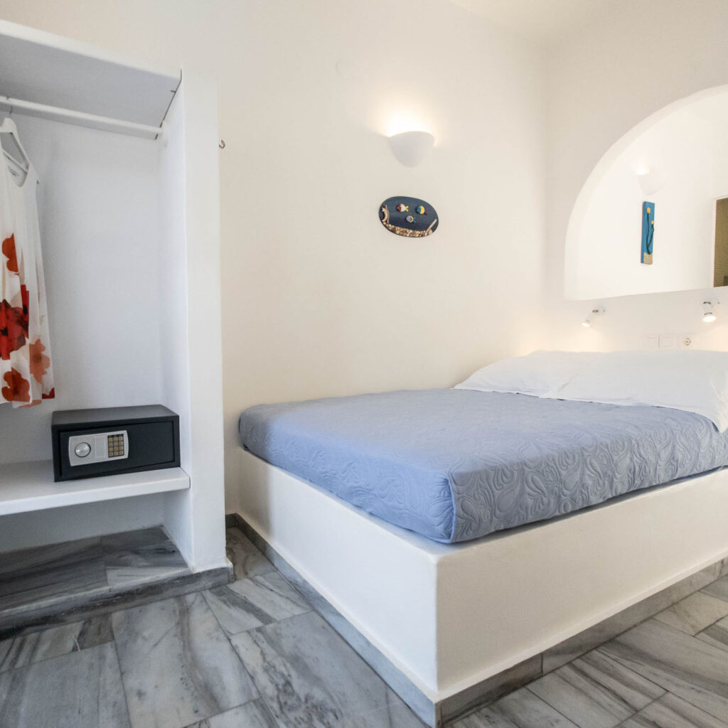 Ios Hotels